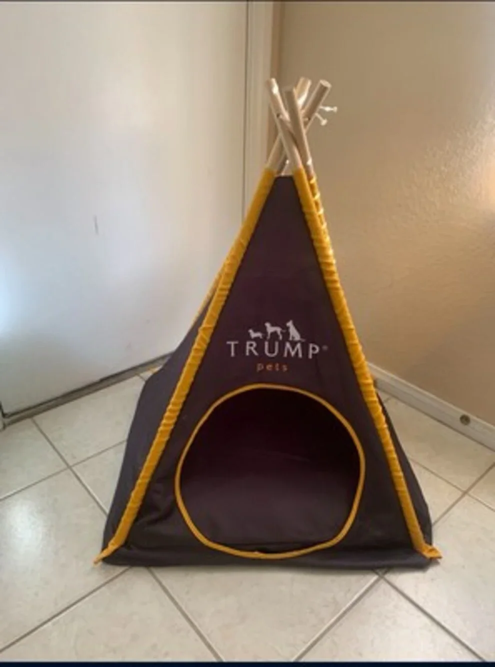 Trump Hotel Exclusive Dog Bed Tent.  Only Available For Guess With Pets 24x24x30